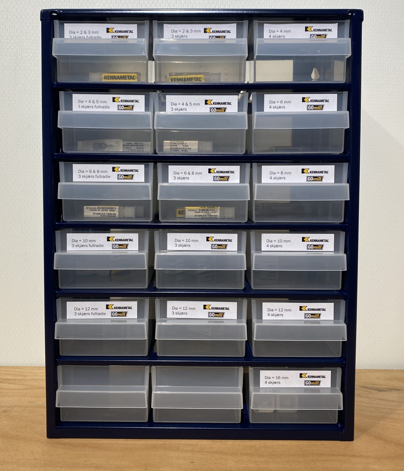 GOMILL KABINETT  INKL freser 2 av hver