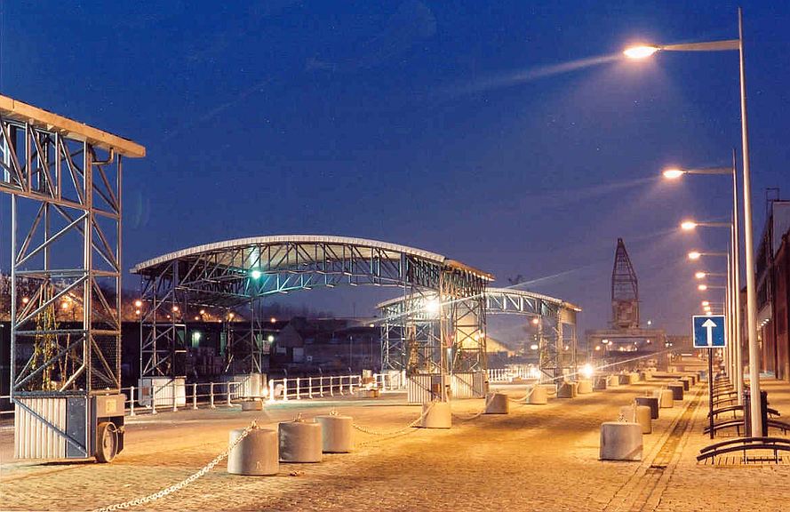 Brussels (Belgium): bridges, locks and canal – a complete landscape