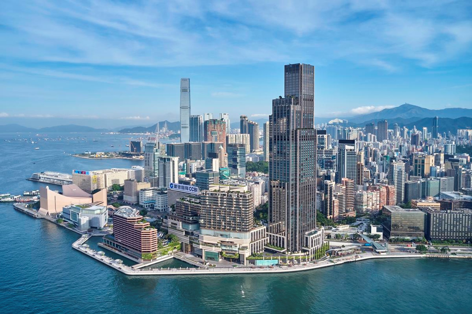Hong Kong: a promenade to protect against storms