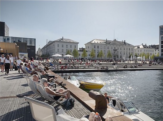 Copenhagen (Denmark): the perfect dock for a stroll