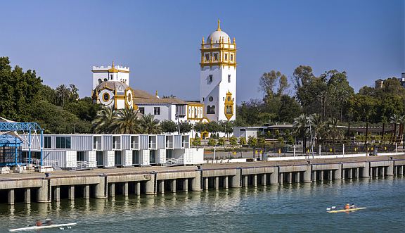 Sevilla (Spain): A pop-up cruise terminal!