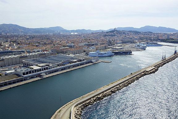 Marseilles (France) Vertical mixity to accommodate urban space requirements