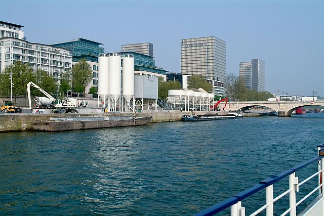 Paris (France): An accessible and sustainable concrete plant on the Seine River