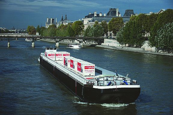 Paris (France): transport on the River Seine to avoid tens of thousands trucks every month