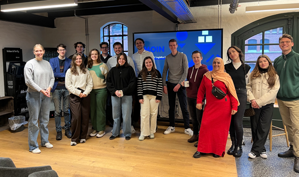 Hamburg (Germany):  Discovery.Hamburg-Tour – a scavenger hunt for young maritime professionals