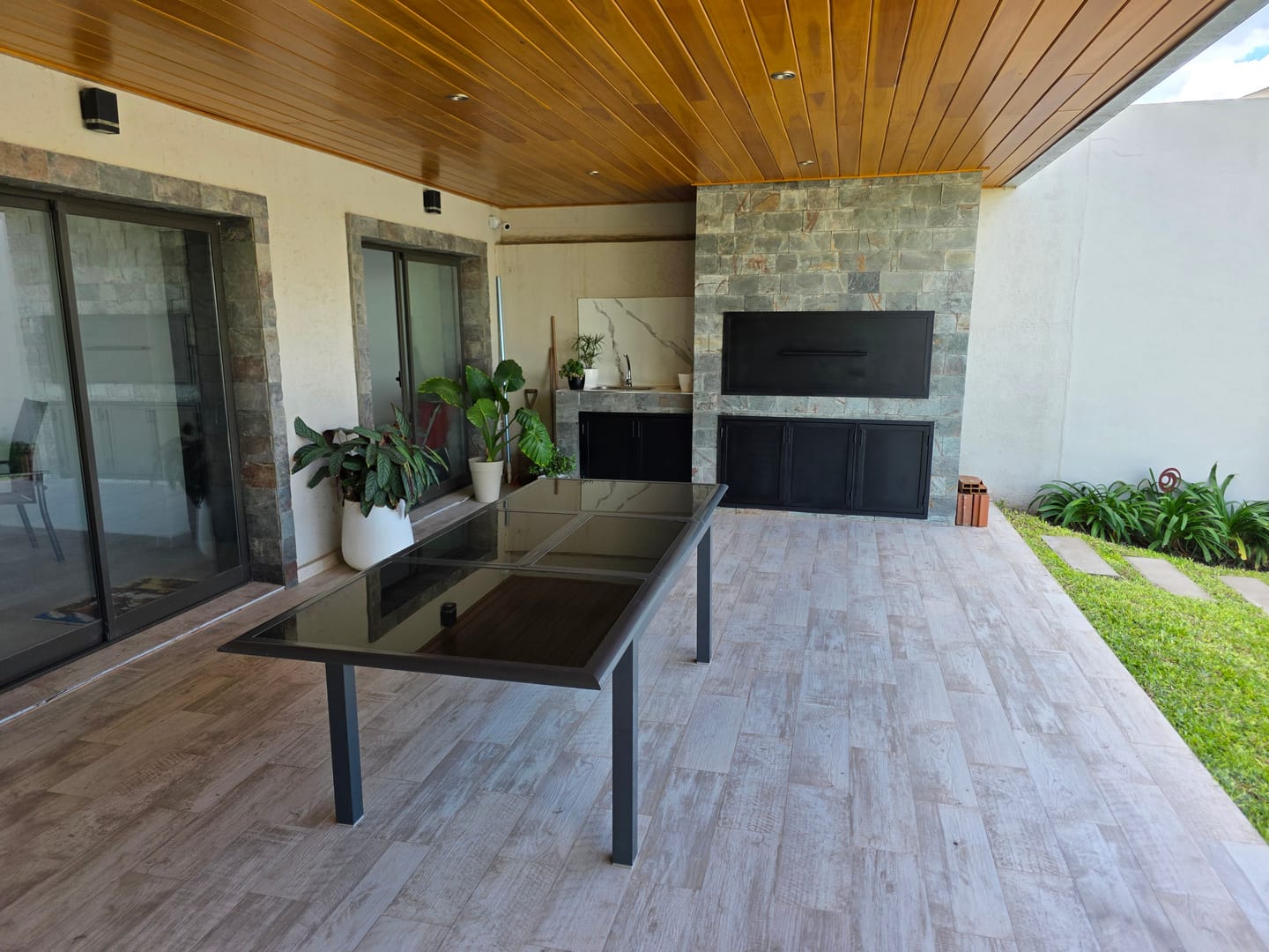 Vendo Casa 2 dormitorios con pileta Barrio Senderos de Savio foto 9