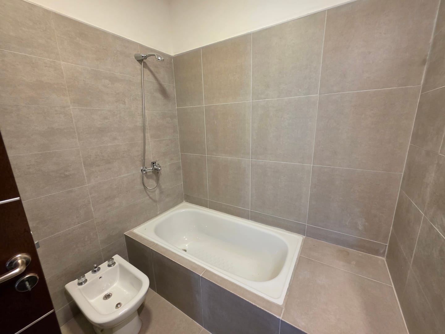 Vendo Casa 2 dormitorios con pileta Barrio Senderos de Savio foto 20