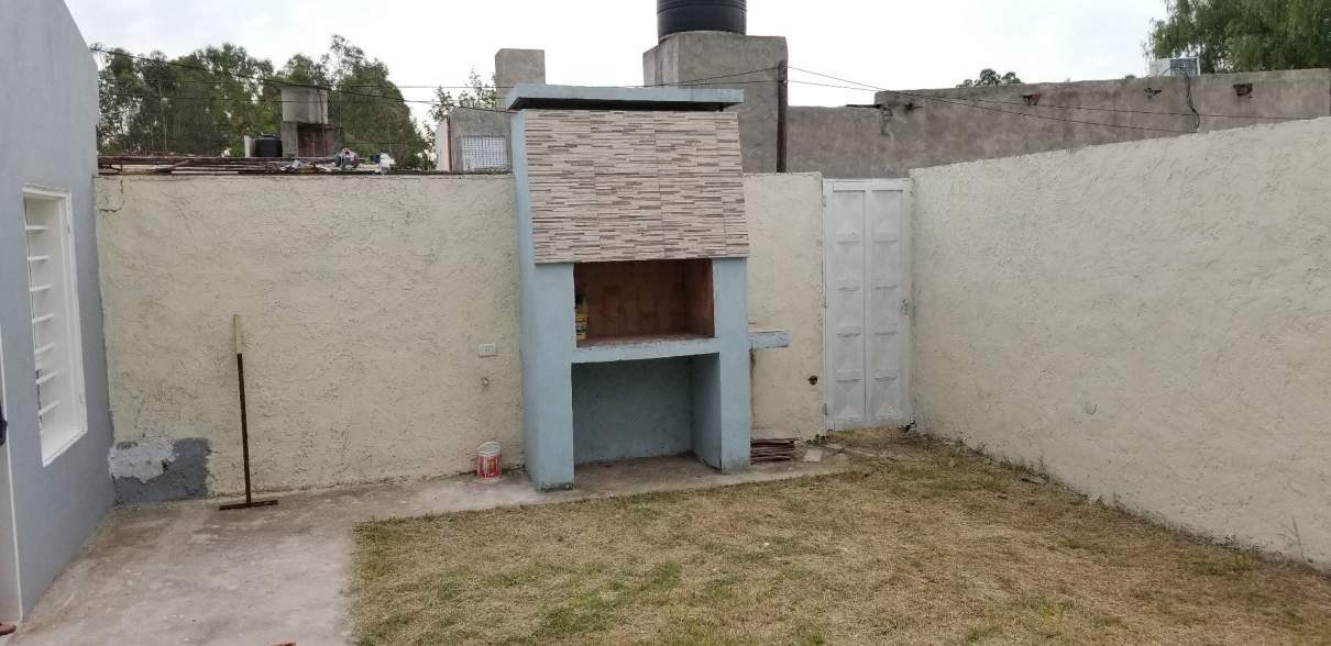 Vendo Casa 2 dormitorios sin cochera mas casa a refaccionar foto 8