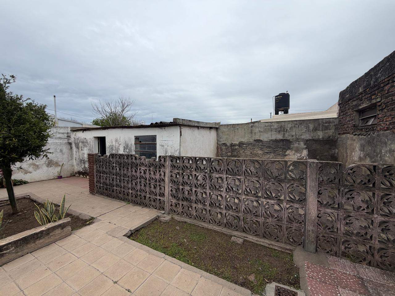 Alquilo Casa 3 dormitorios con patio foto 11