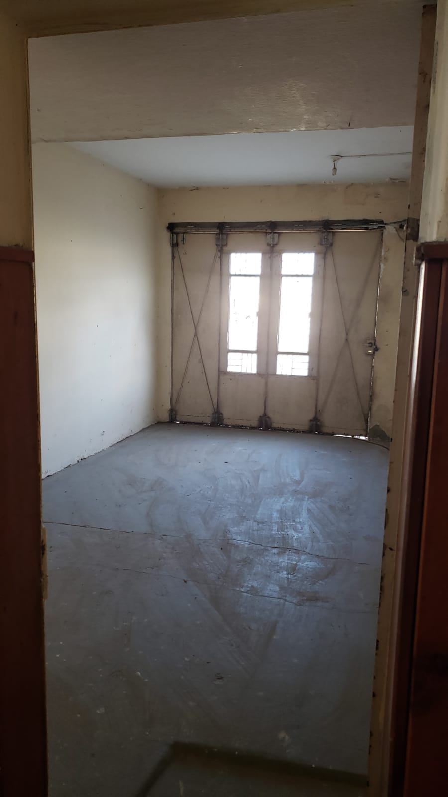 Vendo Casa a refaccionar en inmejorable ubicacion foto 9