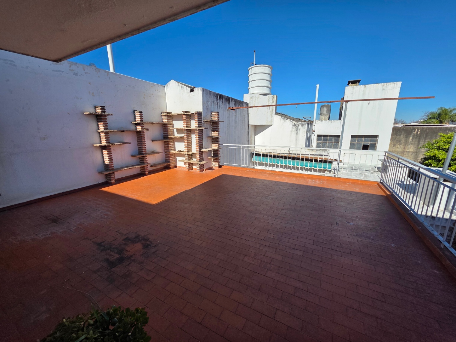 Vendo Casa con Galpón en Barrio Roca foto 15