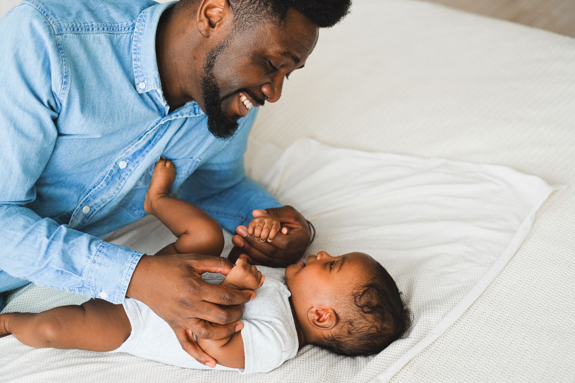 How does a paternity DNA kit work?