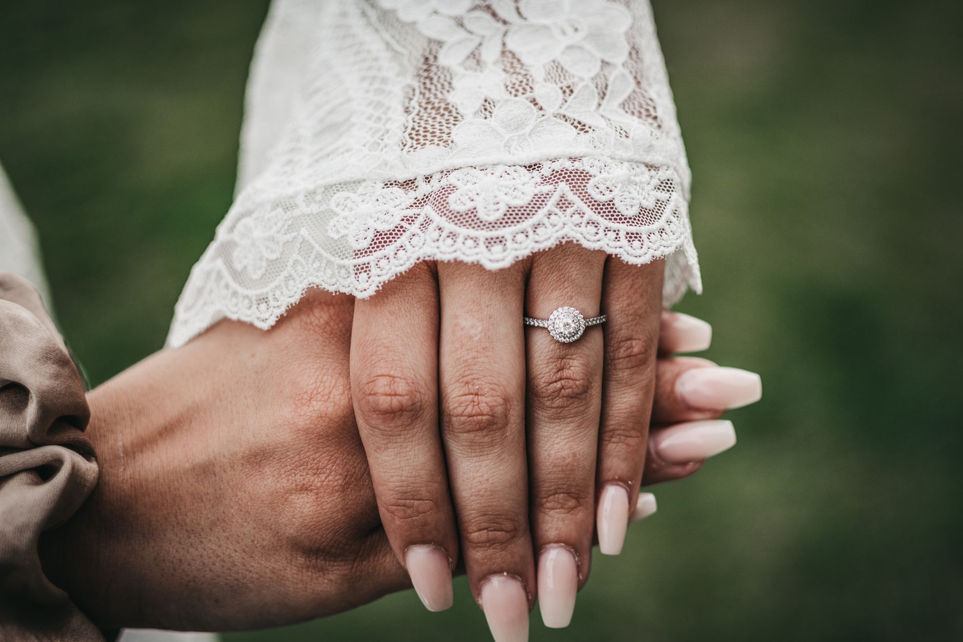 Victorian Engagement Rings for Brides with Summer Weddings