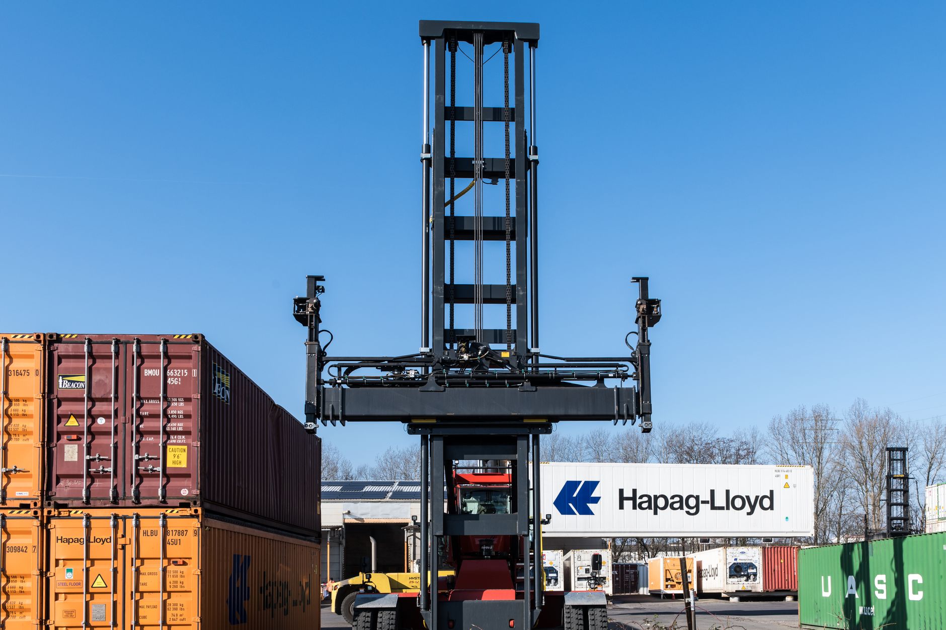 Side Loader Advantages in Urban and Tight Spaces