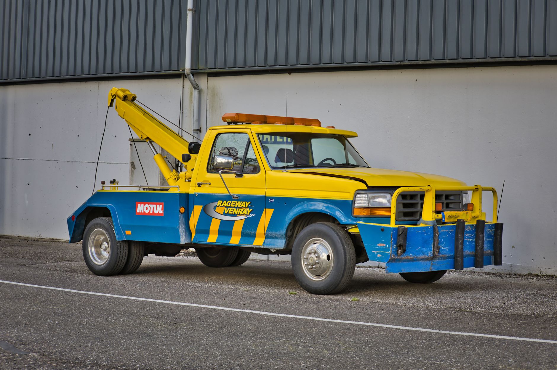 The Importance of 24/7 Truck Towing Services for Roadside Assistance