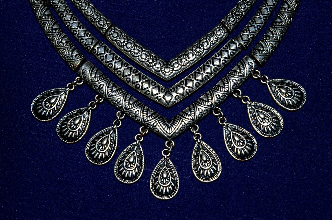 The Art Deco Era and Italian Royal Jewelry: A Stylish Period
