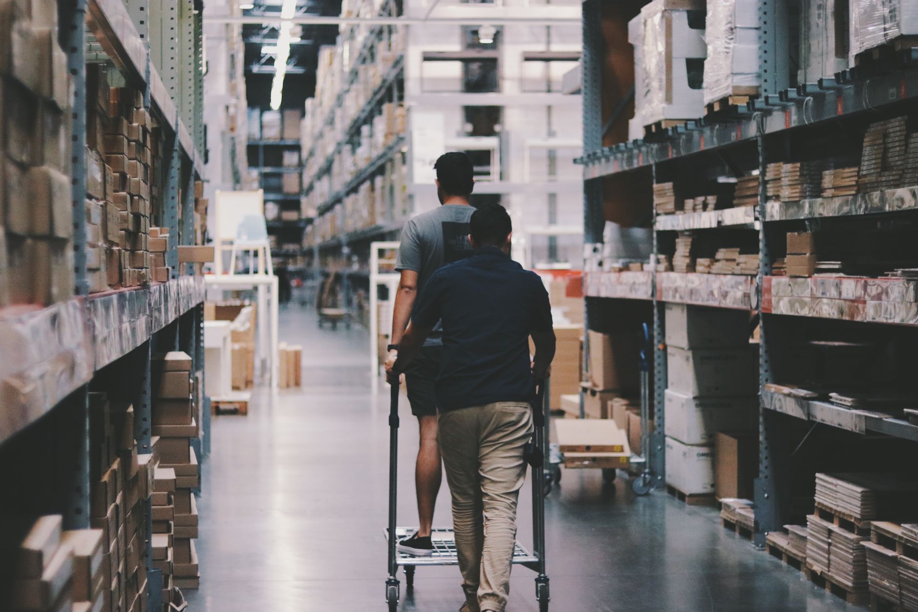 How Logistics Providers Support Modern Supply Chains and Business Distribution