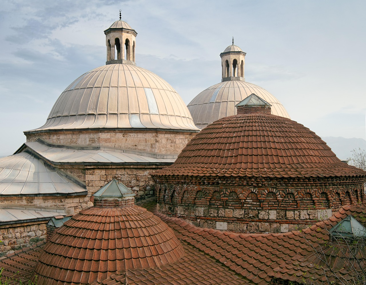 Exploring the Different Types of Roofs in Residential Projects