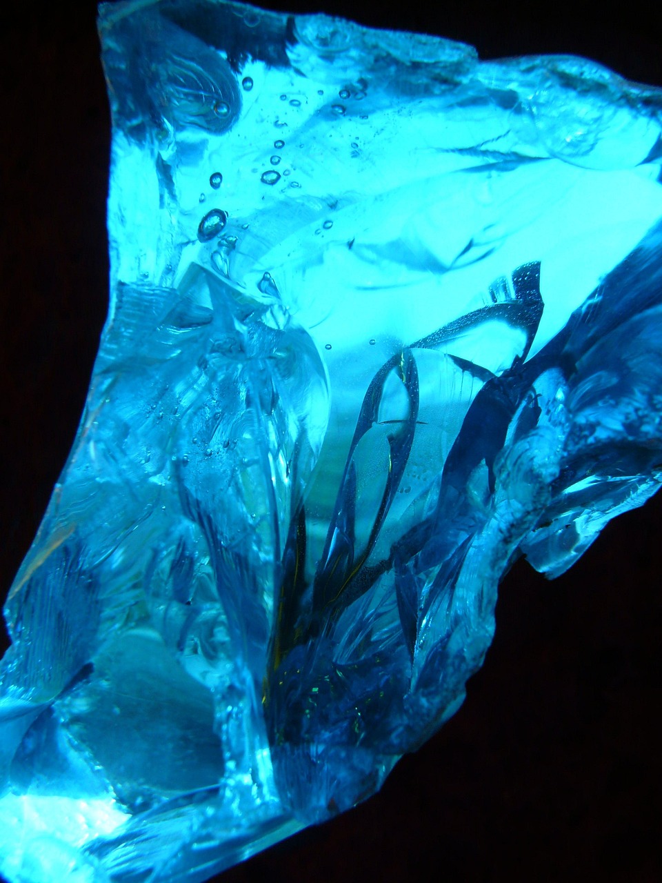 The Allure of Coloured Gemstones: A Shift in Preference for Lab Diamond Engagement Rings