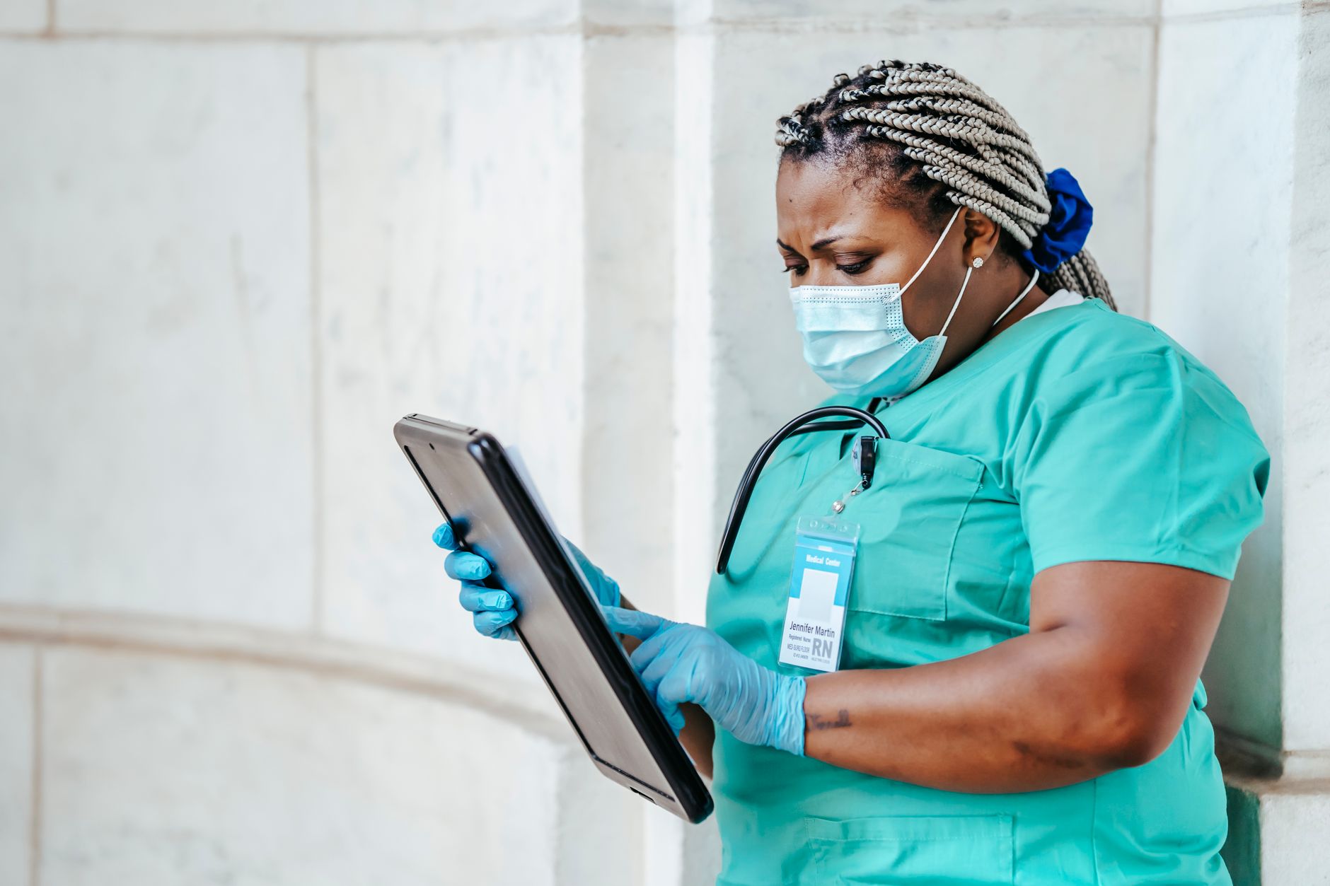 How Can You Find the Best Job After Finishing Nursing School?
