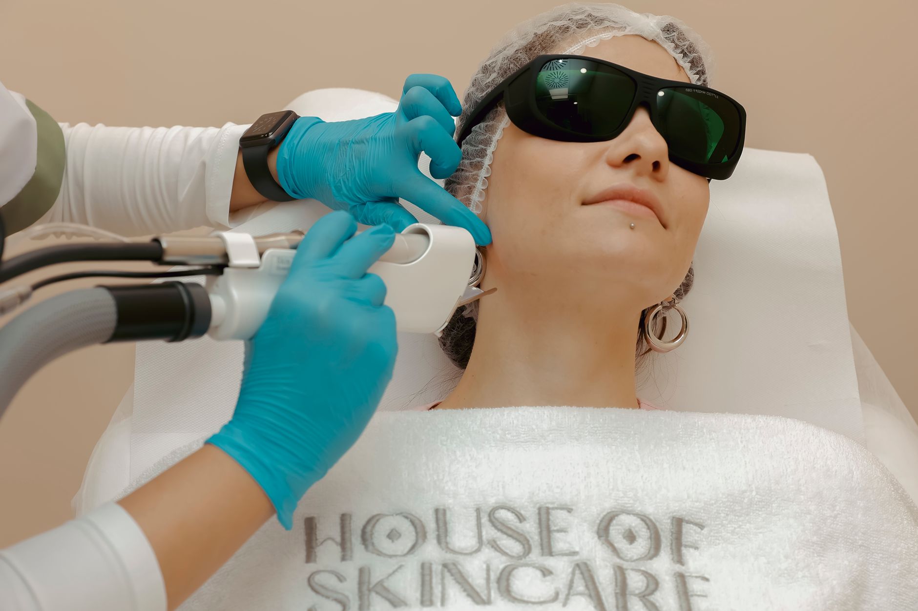 Why is Pico Laser a Favorite Choice Among Non-Invasive Skin Rejuvenation Treatments?