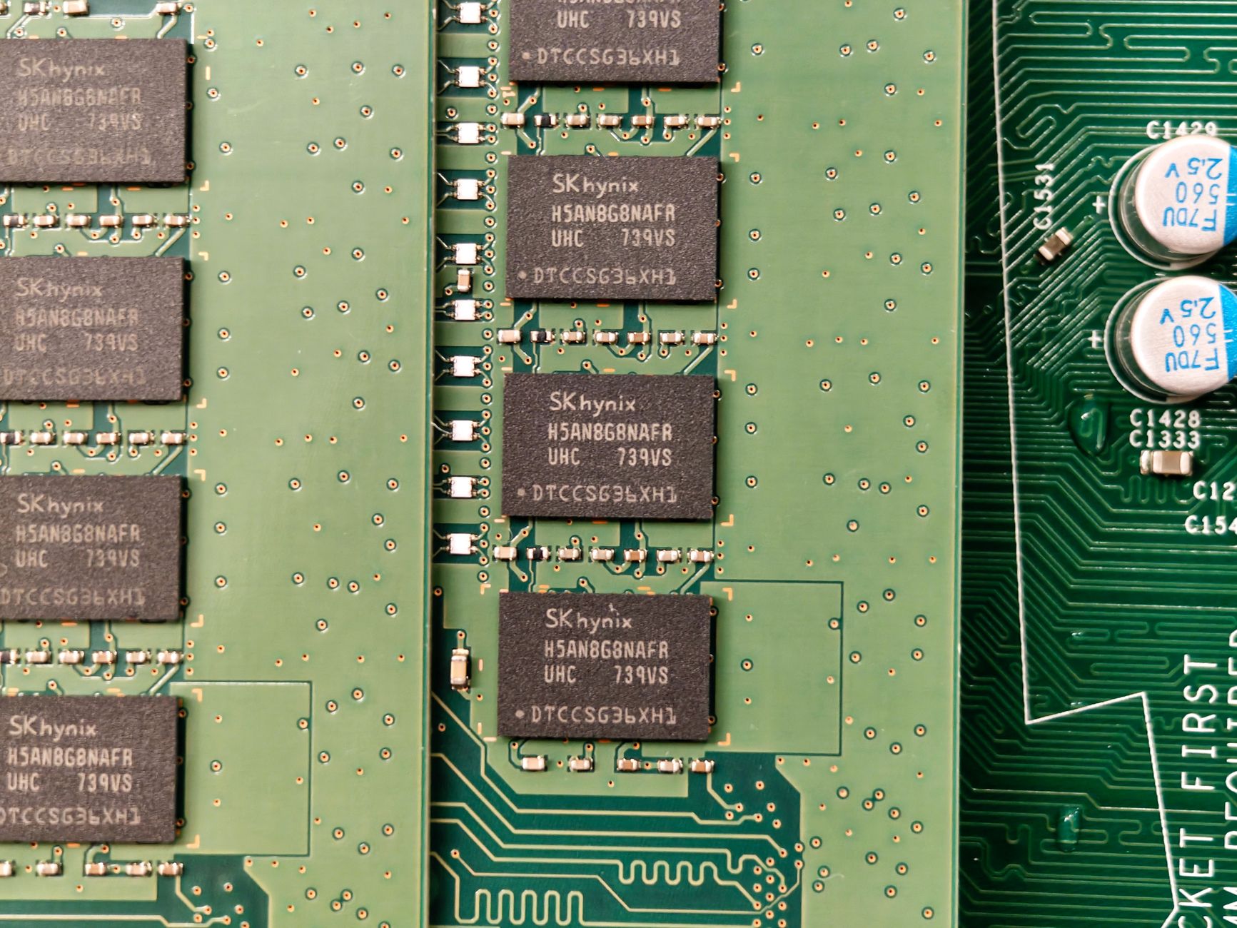 Samsung, SK hynix sink in US chip slump