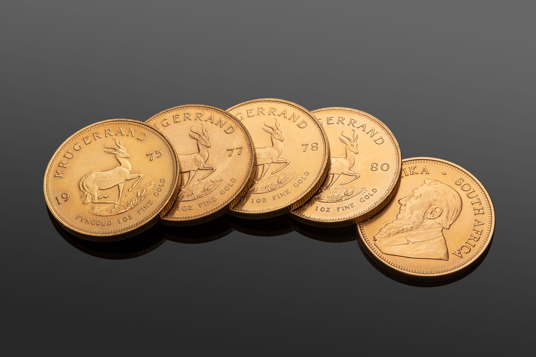 The Science Behind Gold Valuation: How Do Gold Buyers Determine Purity and Weight?