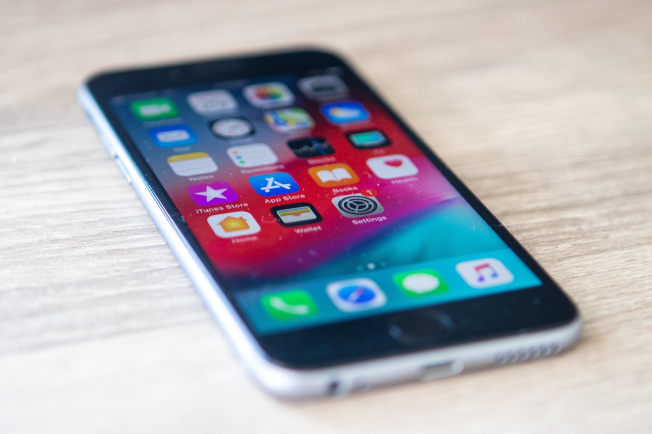 Apple tech improves iPhones despite car setback