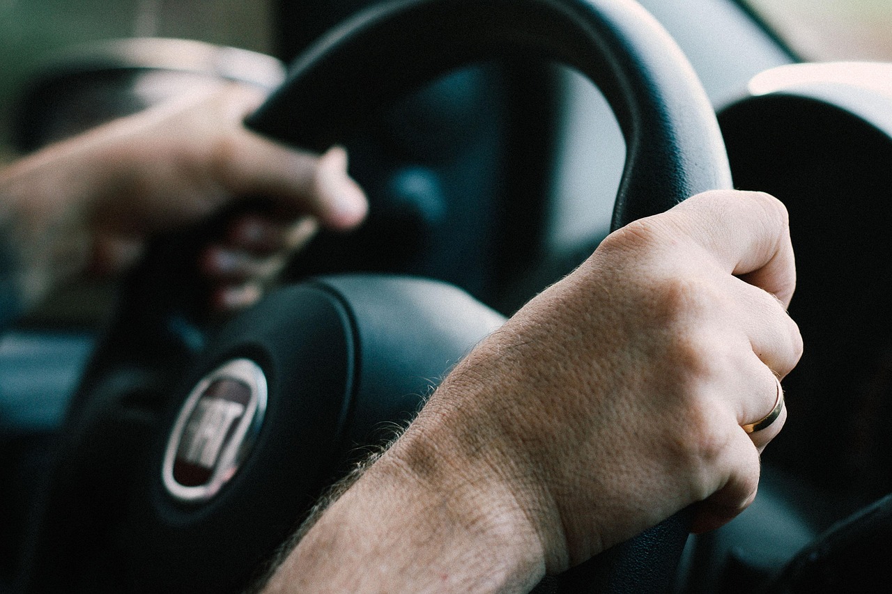 4 Essential Safety Tips for Driving HGVs