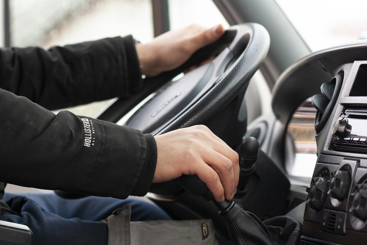 4 Safety Tips For Sports Car Drivers