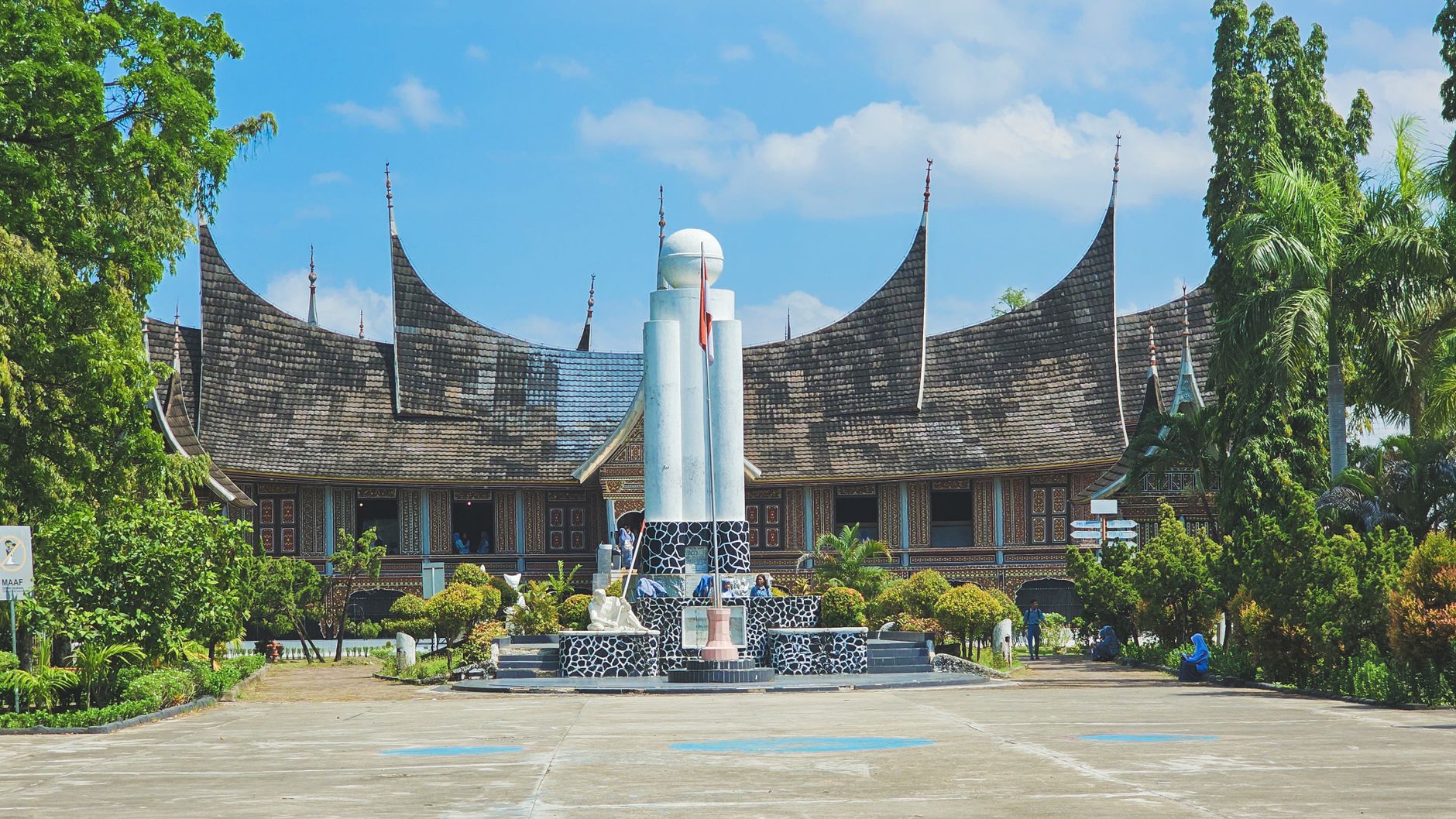 Unveiling Indonesia’s Eastern Frontier: A Comprehensive Guide to Komodo Trip From Lombok