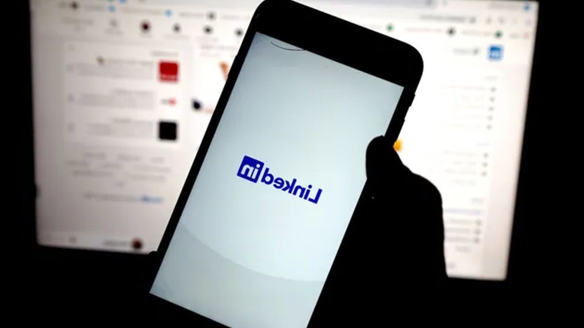 LinkedIn Adds AI Content Reporting Feature LinkedIn Adds AI Content Reporting Feature - ai content