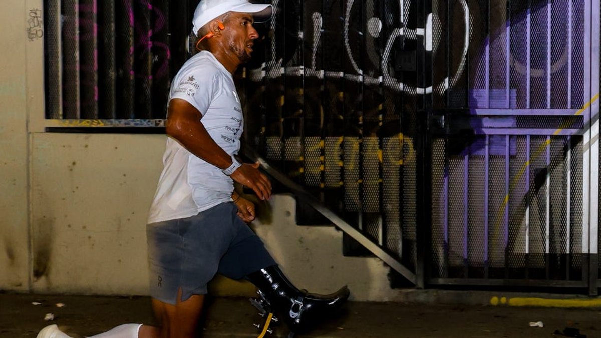 Paralympian swims Manhattan bikes America runs 300 miles - triathlon across america