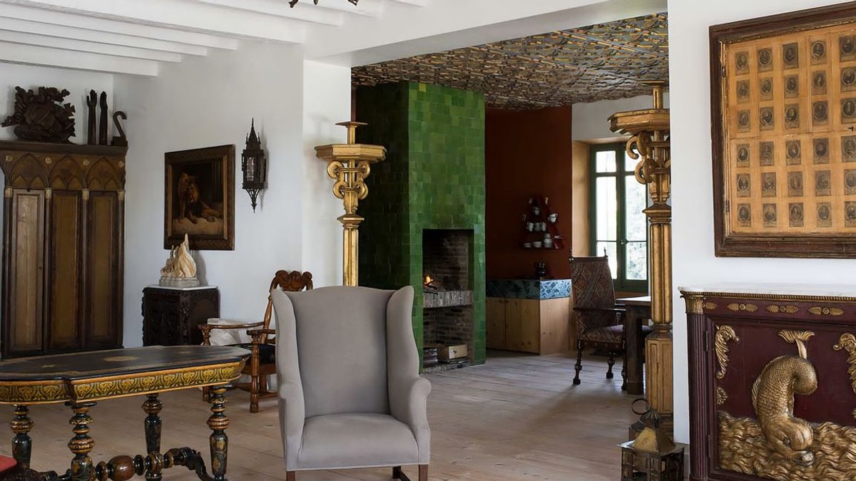 De Grande closes French operation - antique dealer
