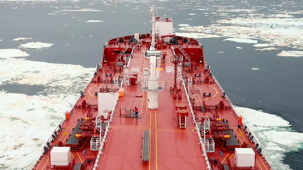 Russia ships more oil to Asia
