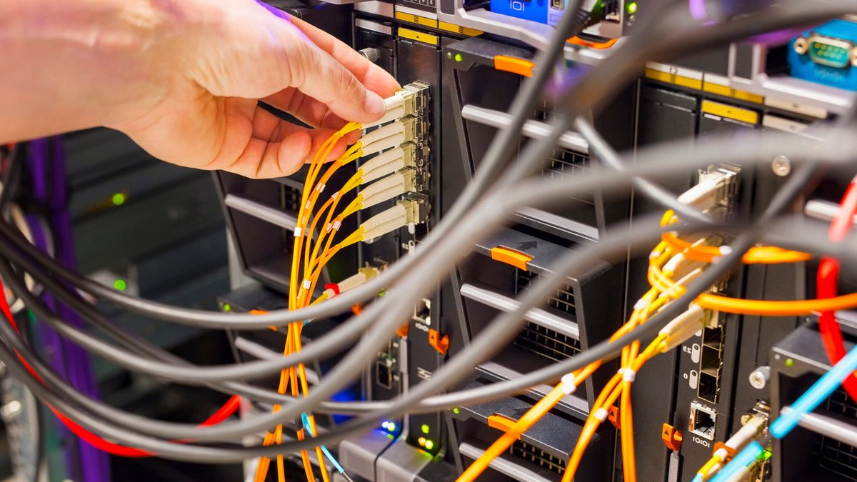Businesses weigh cloud vs on-premise data Businesses weigh cloud vs on-premise data - cloud data