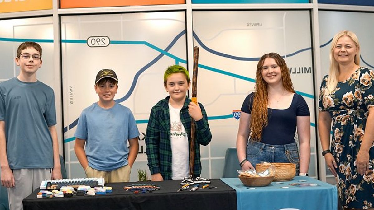 Young entrepreneurs shine at local market Young entrepreneurs shine at local market - young entrepreneurs