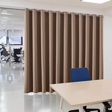 Akustikkdempende gardiner