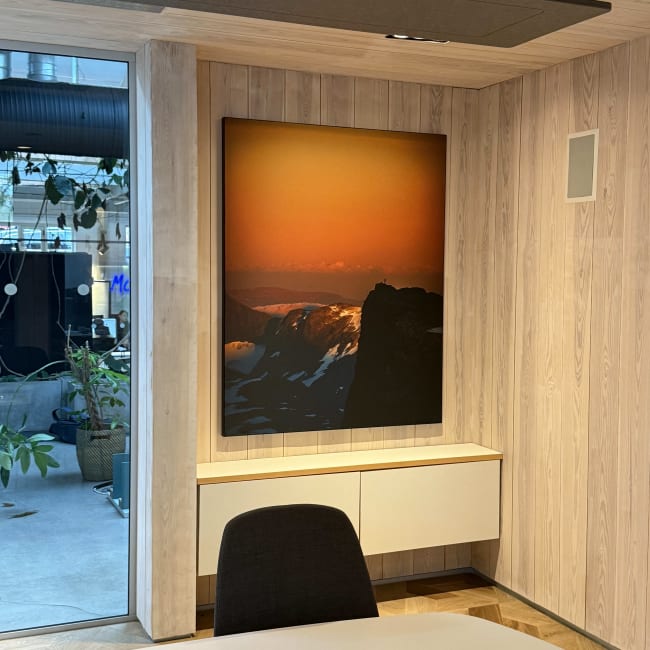 Akustikkdempende Bilde 1250x800mm sort ramme