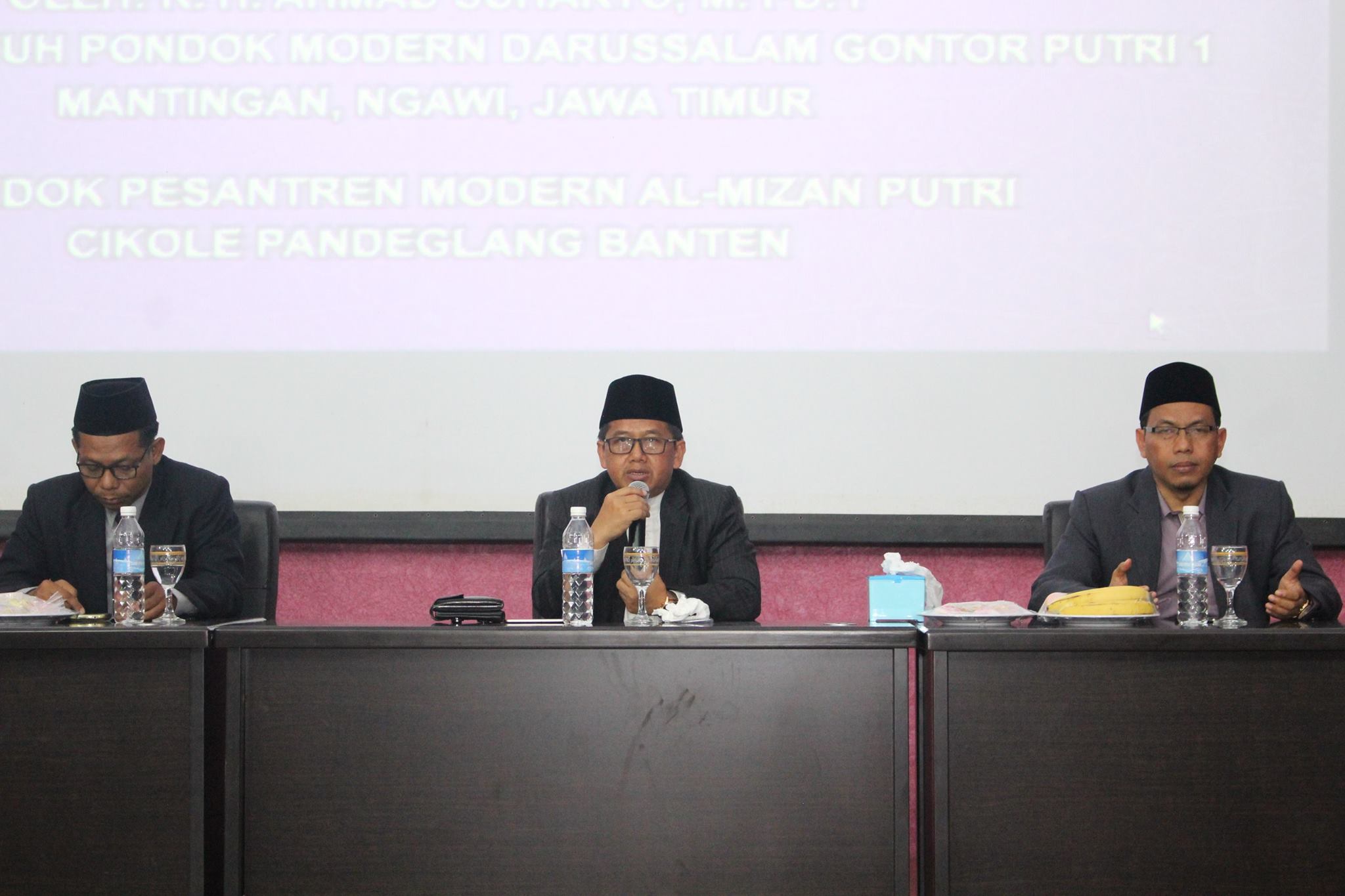Kunjungan KH. Ahmad Suharto, M. Pd. I Wakil Pengasuh Pondok Modern Darussalam Gontor Putri 1