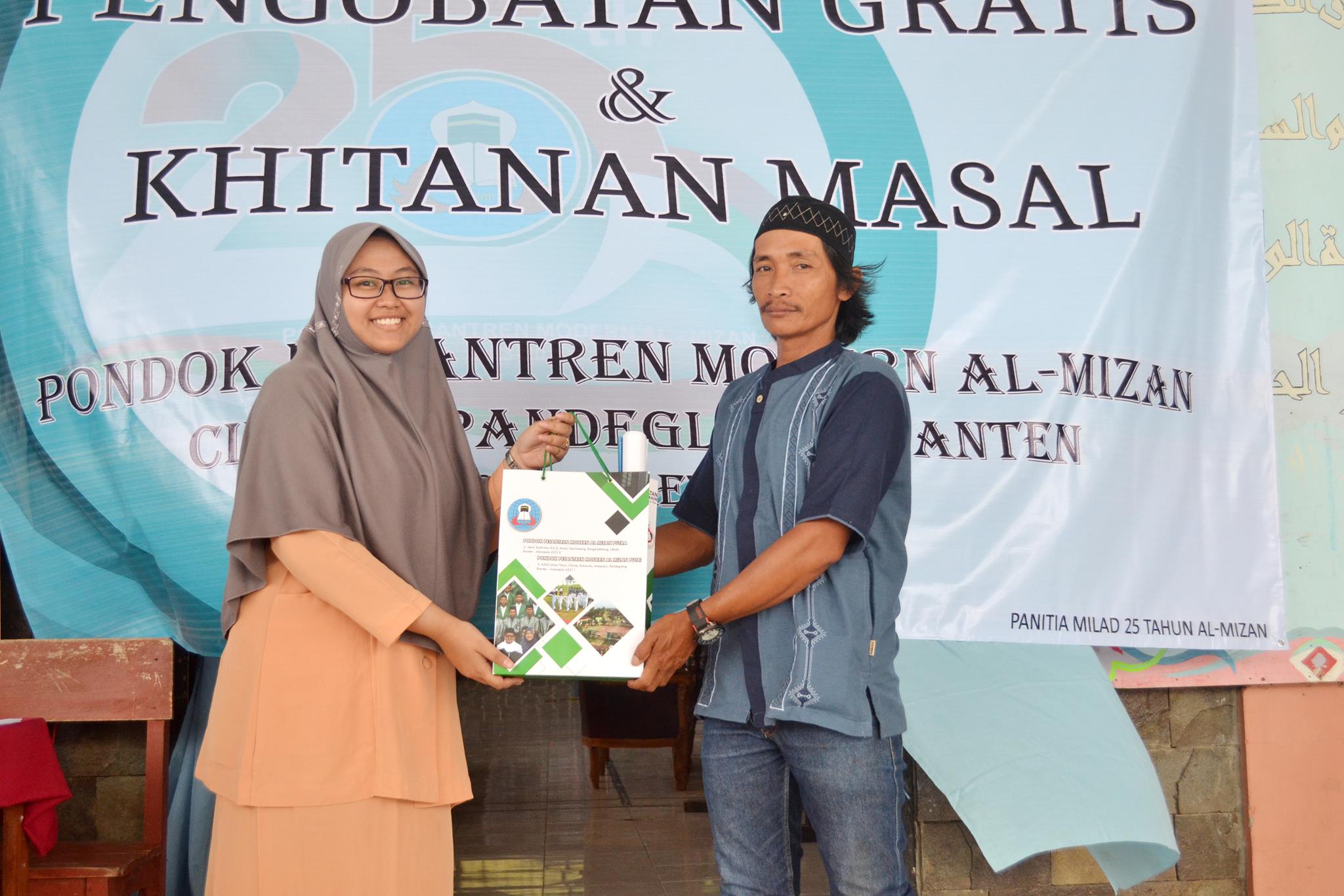 Khitanan Massal dan Pengobatan Gratis dalam Rangka Memperingati 25 Tahun Pondok Pesantren Modern Al-Mizan