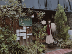 1 Girl and her friends floor 0