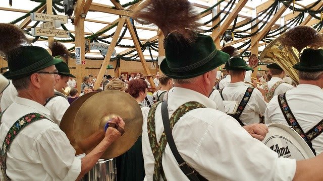 origen del oktoberfest musica tradicional