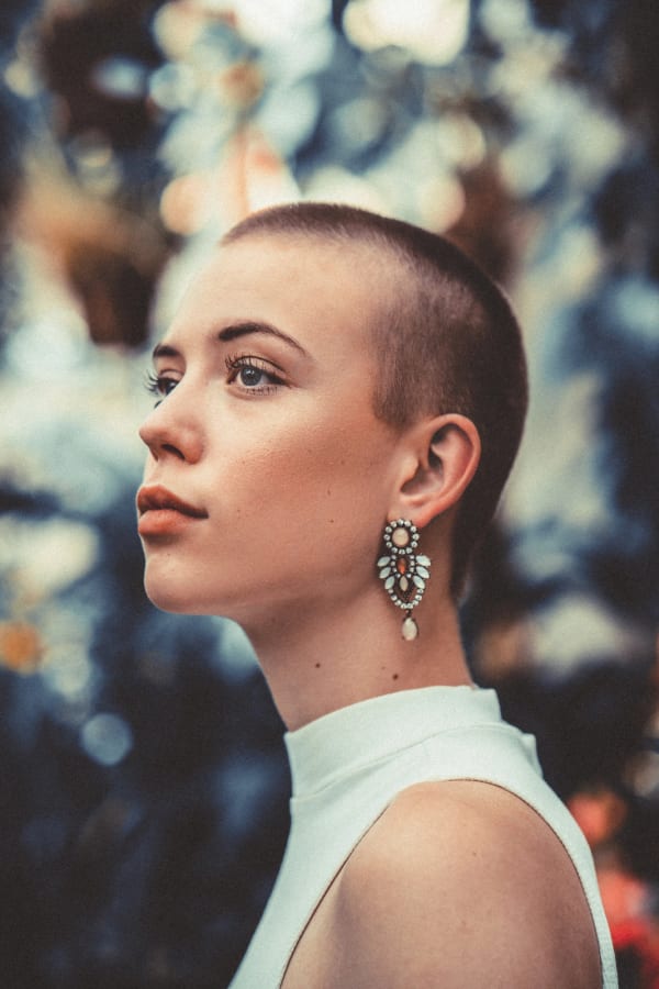Ausdrucksstarkes Portrait von Hanna – People-Fotografie Hannover Berggarten