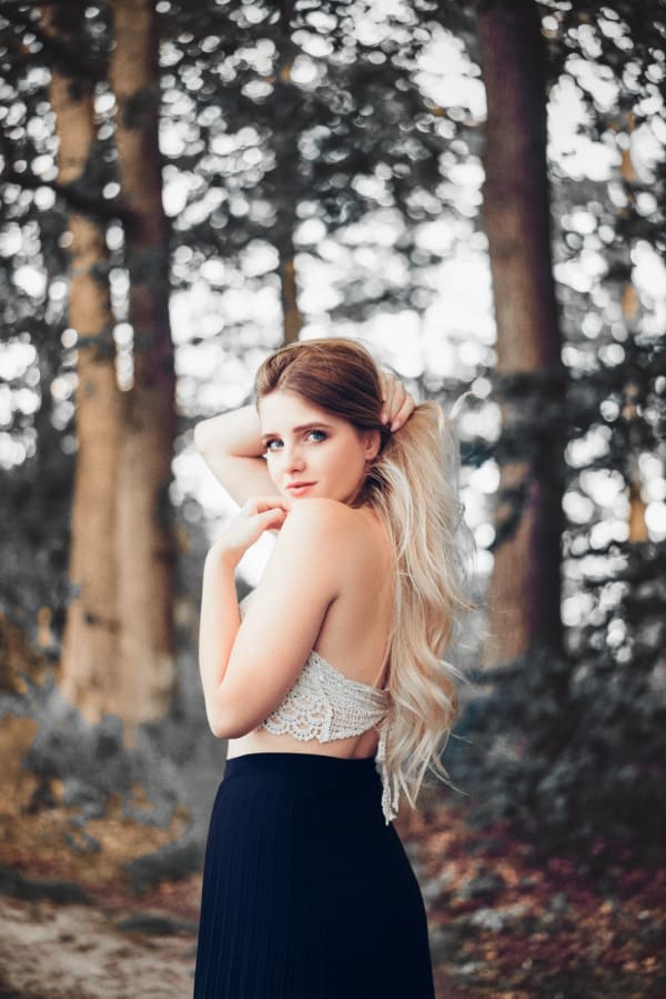 Outdoor Portrait am Altwarmbüchener See – Rachel in der Natur