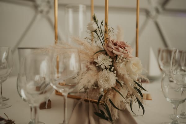Boho Tischdekoration zur Hochzeit mit Pampasgras im Atmosflair Hildesheim