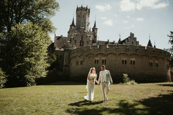 Brautpaar Paarshooting am Schloss Marienburg bei Hannover – Hochzeitsfotografie