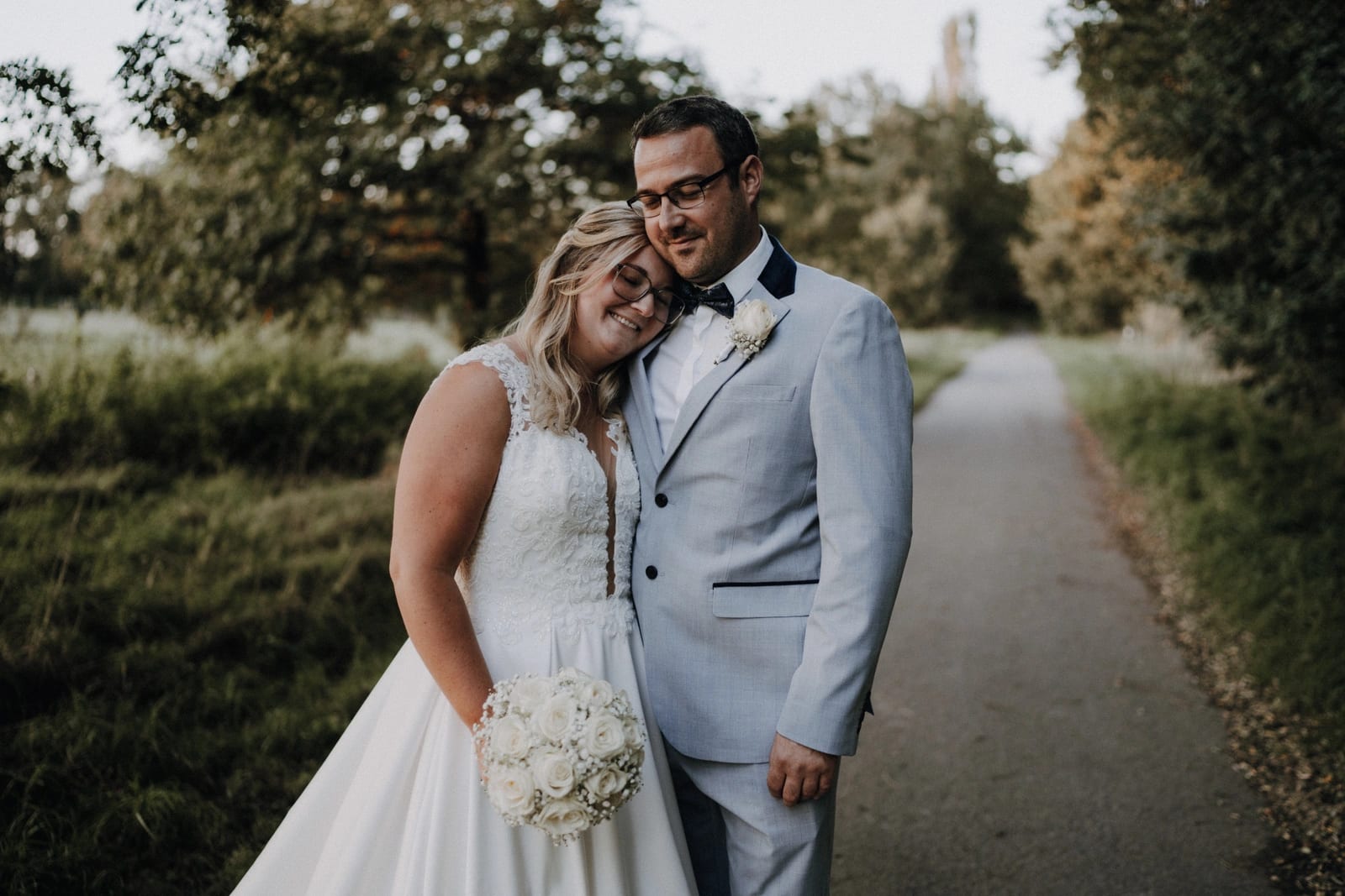 Sinnliches Brautpaar-Portrait in Hannover – Fine Art Hochzeitsfotografie