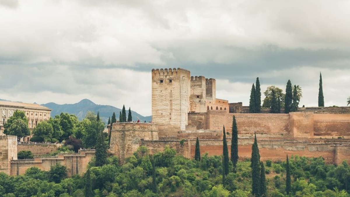 Pakej Percutian ke Granada Bersama Tripfez