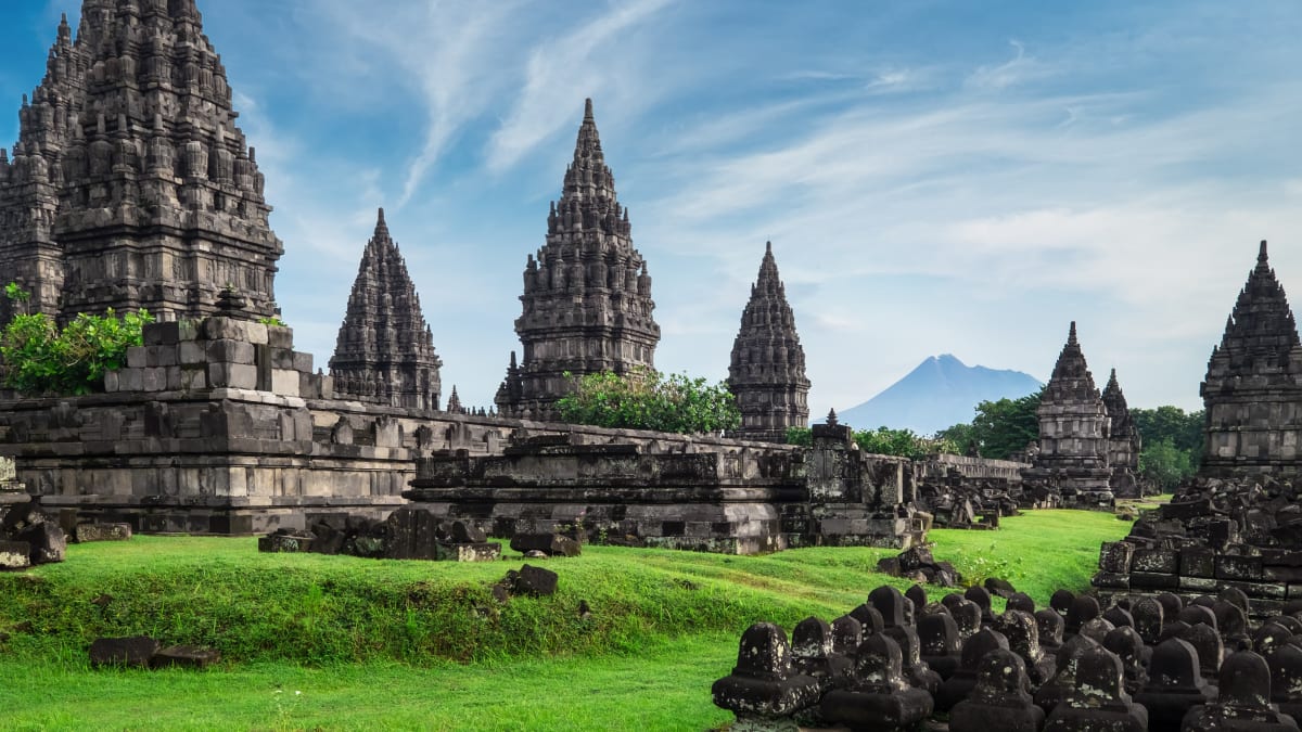 Yogyakarta Borobudur & Prambanan Temple Bersama Tripfez